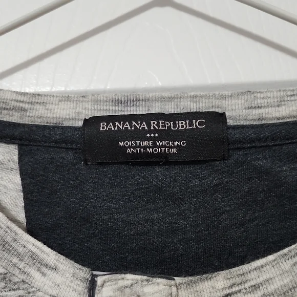 Banana Republic Heathered Gray Long Sleeve Henley - Picture 2 of 3